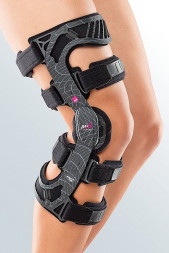 Регулируемый жесткий коленный ортез medi M.4s Comfort